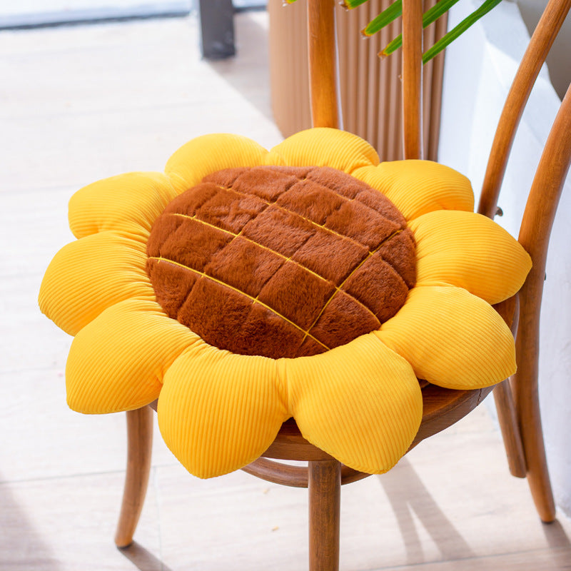 Small Daisy Flower Throw Pillow 🌼